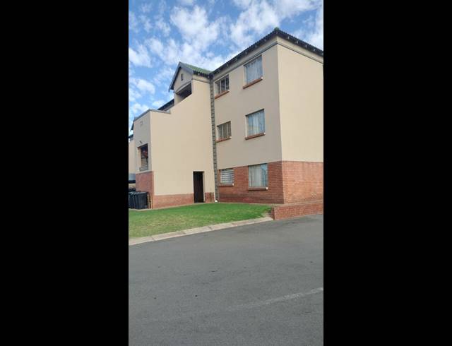 2 BEDROOM TOWNHOUSE FOR SALE IN TERENURE